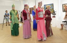 Азербайджанские платья очаровали гостей этнофестиваля в России (ФОТО)