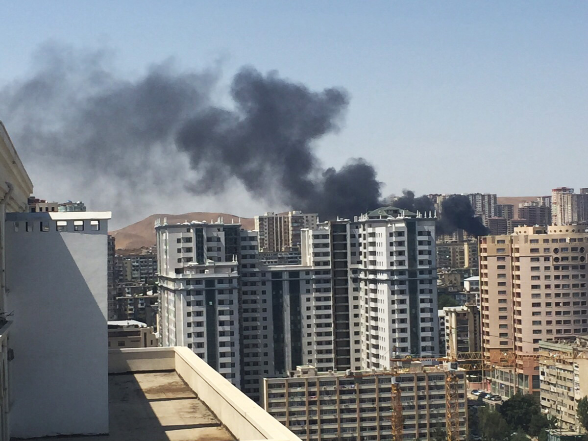 Пожар в Ясамальском районе Баку потушен (версия 3)