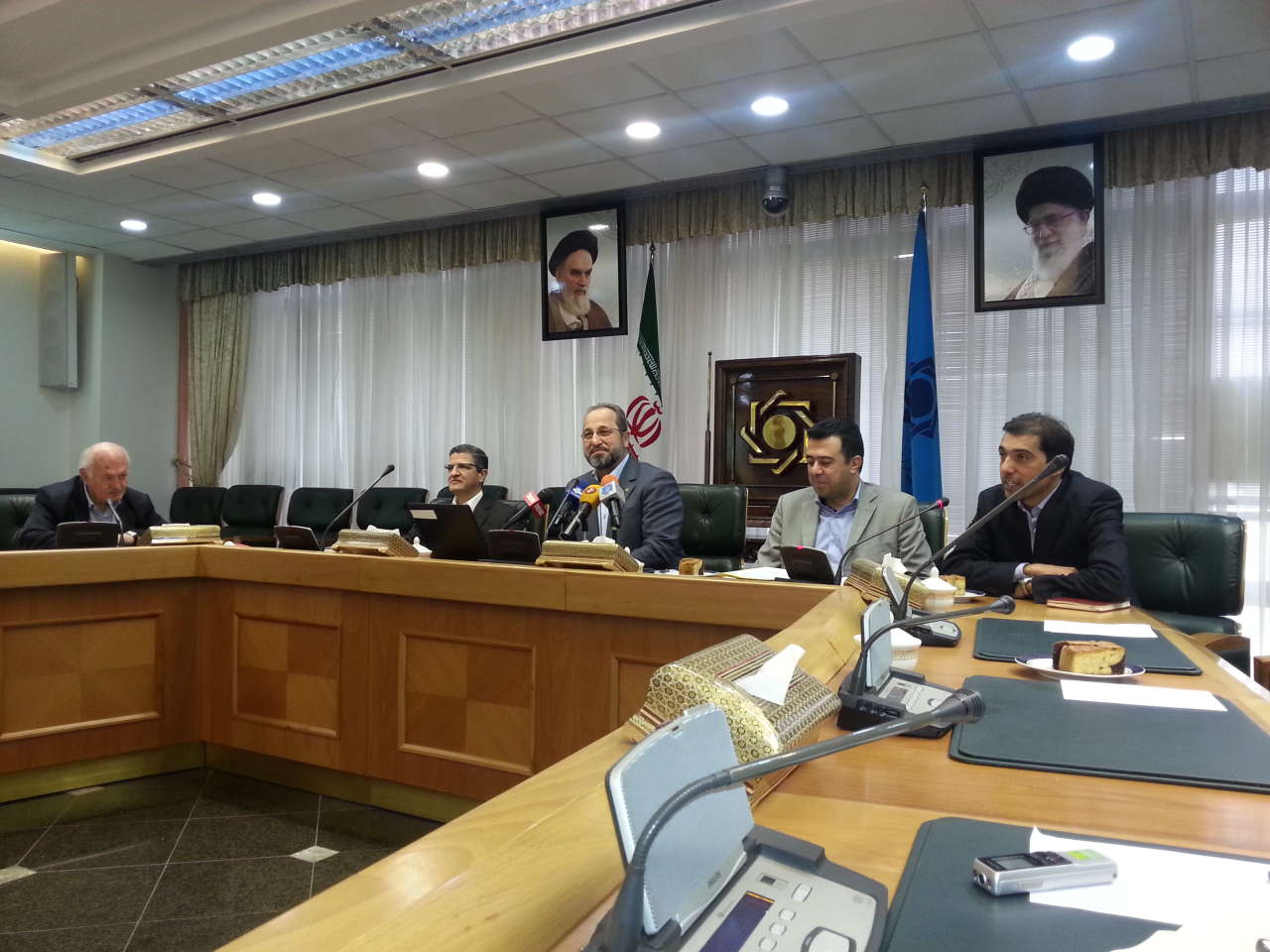 Iran plans lifting banking sanctions in two fields (PHOTO)
