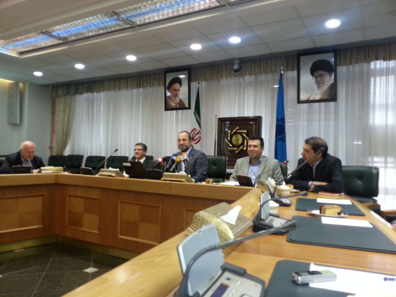 Iran plans lifting banking sanctions in two fields (PHOTO)