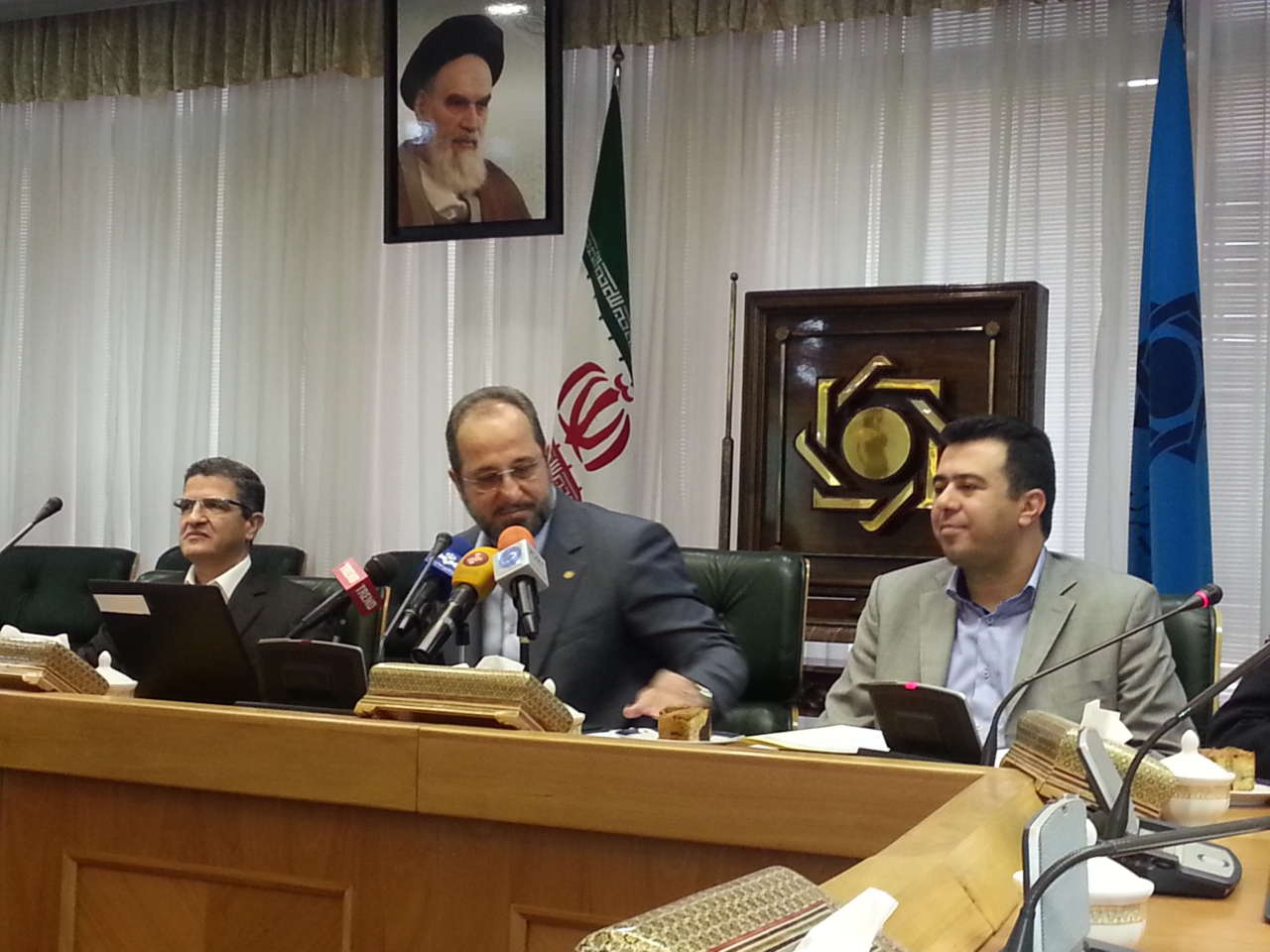 Iran plans lifting banking sanctions in two fields (PHOTO)