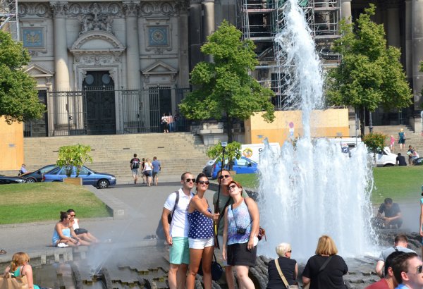 Berlin Zoo train station evacuated over large amounts of smoke
