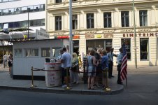 В гостях у Европы: Поцелуй Брежнева, или Путешествие на полицейской машине (ФОТО, часть 3)