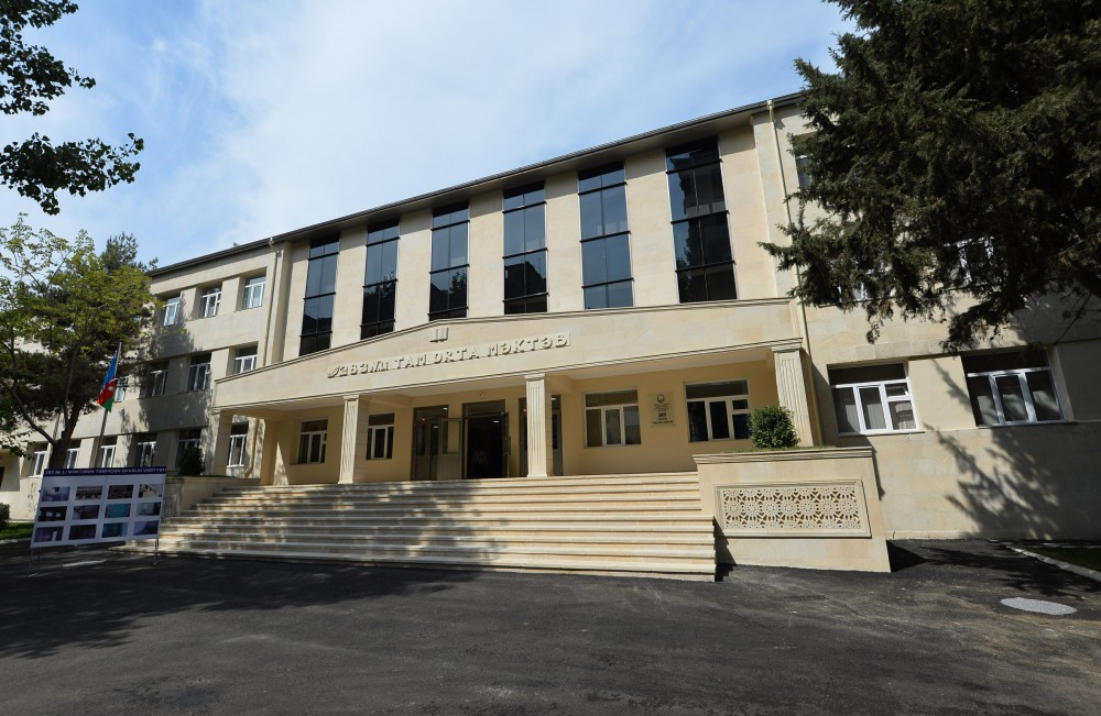 Azerbaijani president reviews one of schools after repair in Baku