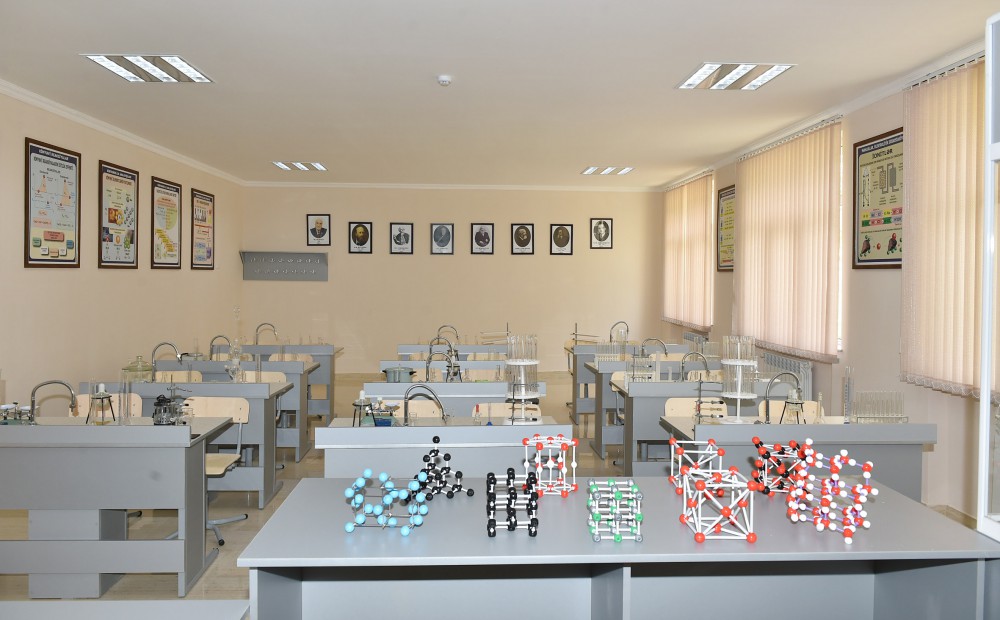 Azerbaijani president reviews one of schools after repair in Baku