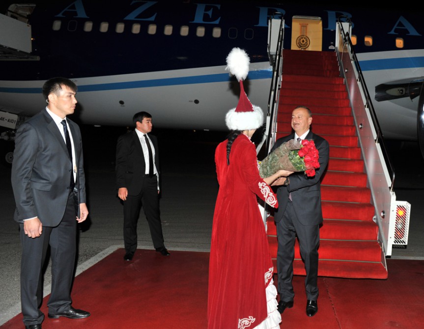 President Ilham Aliyev arrived in Astana for a working visit (PHOTO)
