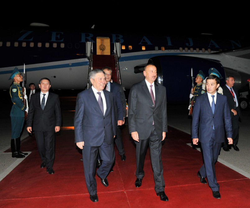 President Ilham Aliyev arrived in Astana for a working visit (PHOTO)