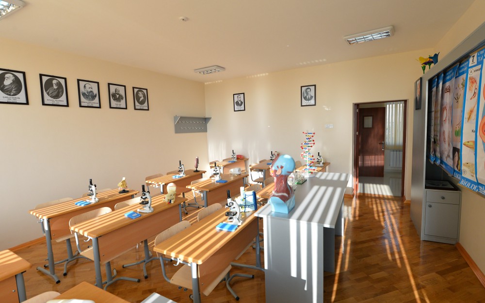 Azerbaijani president reviews Technical and Humanitarian Lyceum after repair