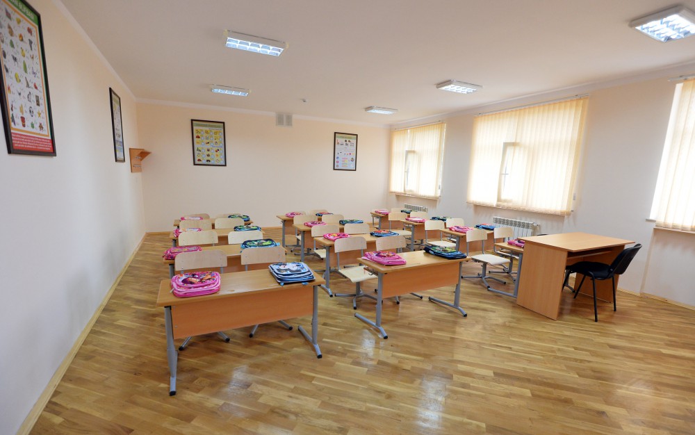 Azerbaijani president reviews school-lyceum No. 264 after repair in Baku