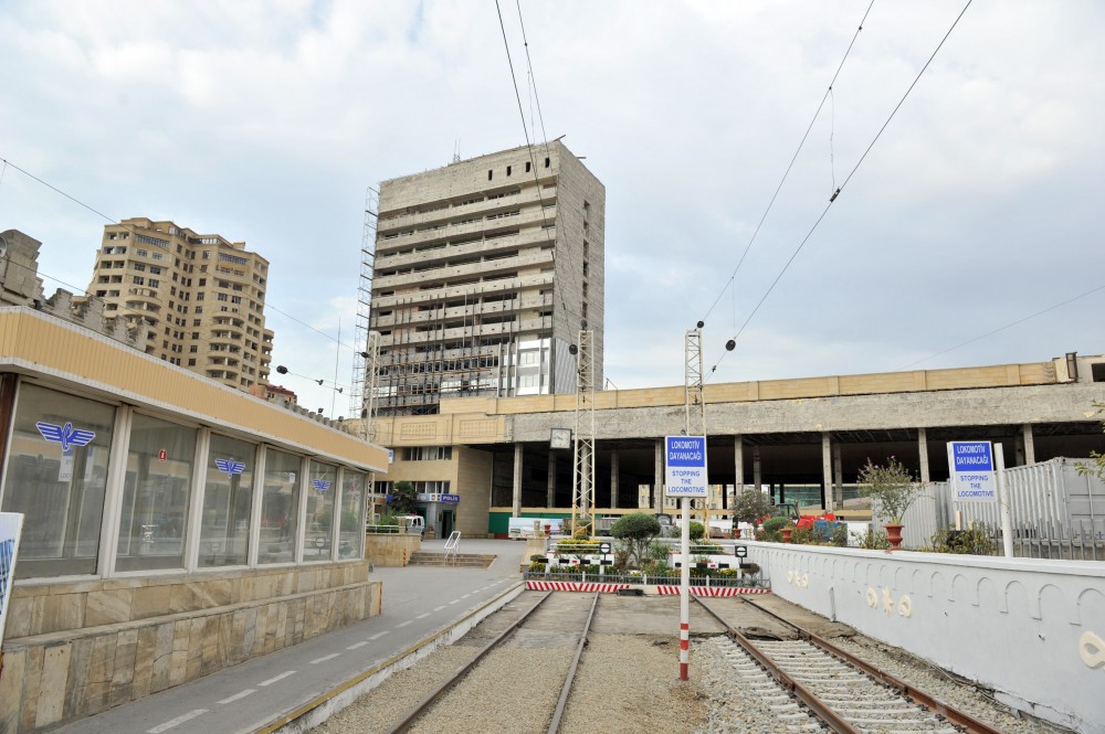 Azerbaijani president attends ceremony to see off first train on Baku-Sumgayit route