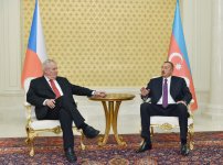 Состоялась встреча президентов Азербайджана и Чехии один на один