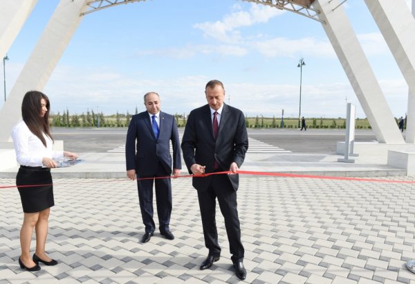 Президент Ильхам Алиев принял участие в открытии Площади флага в Кюрдамире