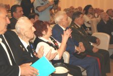 В Азербайджане вручены медали "70 лет Победы в Великой Отечественной войне 1941-1945 гг." (ФОТО)