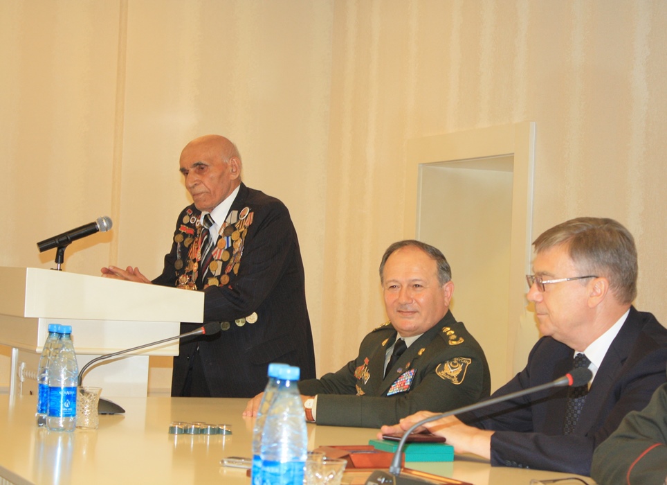 В Азербайджане вручены медали "70 лет Победы в Великой Отечественной войне 1941-1945 гг." (ФОТО)