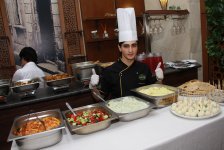 Кокосовые шарики, или как в Баку призвали отказаться от мясных блюд (ФОТО)