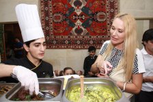 Кокосовые шарики, или как в Баку призвали отказаться от мясных блюд (ФОТО)