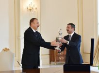 Президент Ильхам Алиев встретился с членами сборной Азербайджана по поло