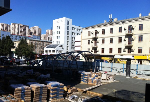 До открытия дополнительных выходов станции метро «Эльмляр Академиясы» в Баку остались считанные дни