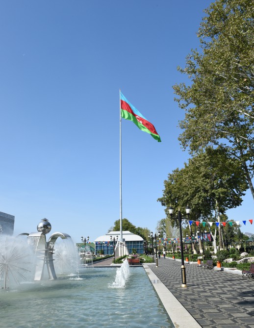 Ilham Aliyev reviews Flag Square in Goychay (PHOTO)