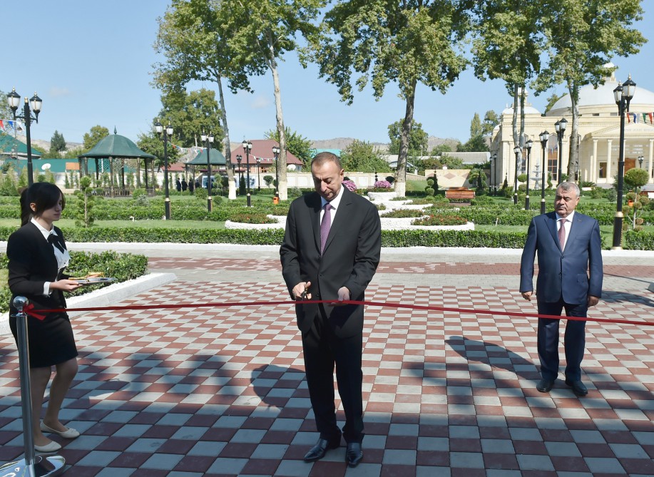 Президент Азербайджана принял участие в открытии Молодежного центра в Гейчае (ФОТО)