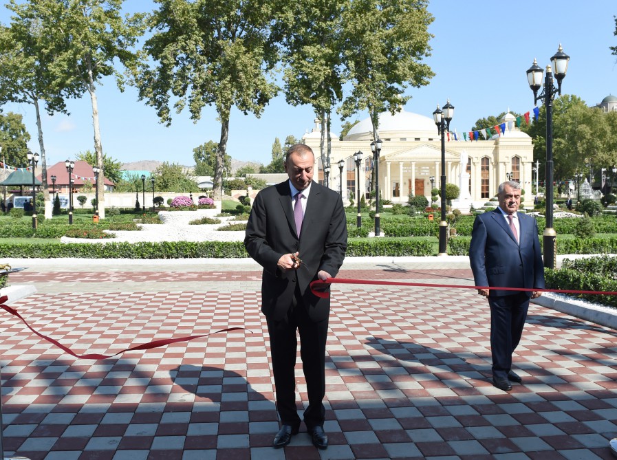 Президент Азербайджана принял участие в открытии Молодежного центра в Гейчае (ФОТО)