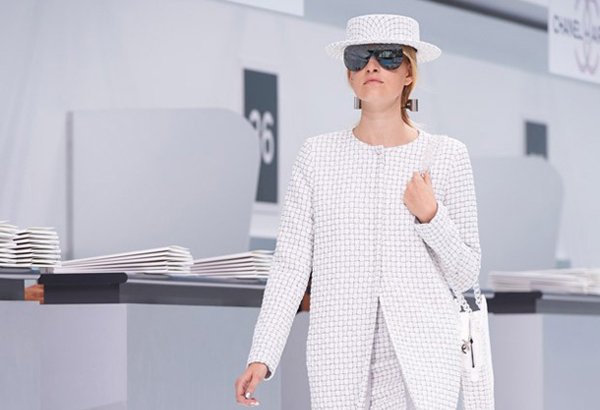 Неделя моды в Париже: Chanel весна-лето 2016 (ФОТО)