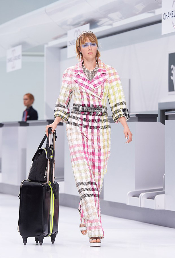 Неделя моды в Париже: Chanel весна-лето 2016 (ФОТО)