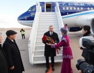 Президент Азербайджана прибыл с рабочим визитом в Казахстан (ФОТО)