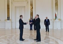 Президент Азербайджана принял верительные грамоты послов ОАЭ и Швейцарии (ФОТО)