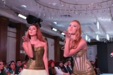 Необычные свадебные платья испанского дизайнера в Баку (ФОТО)