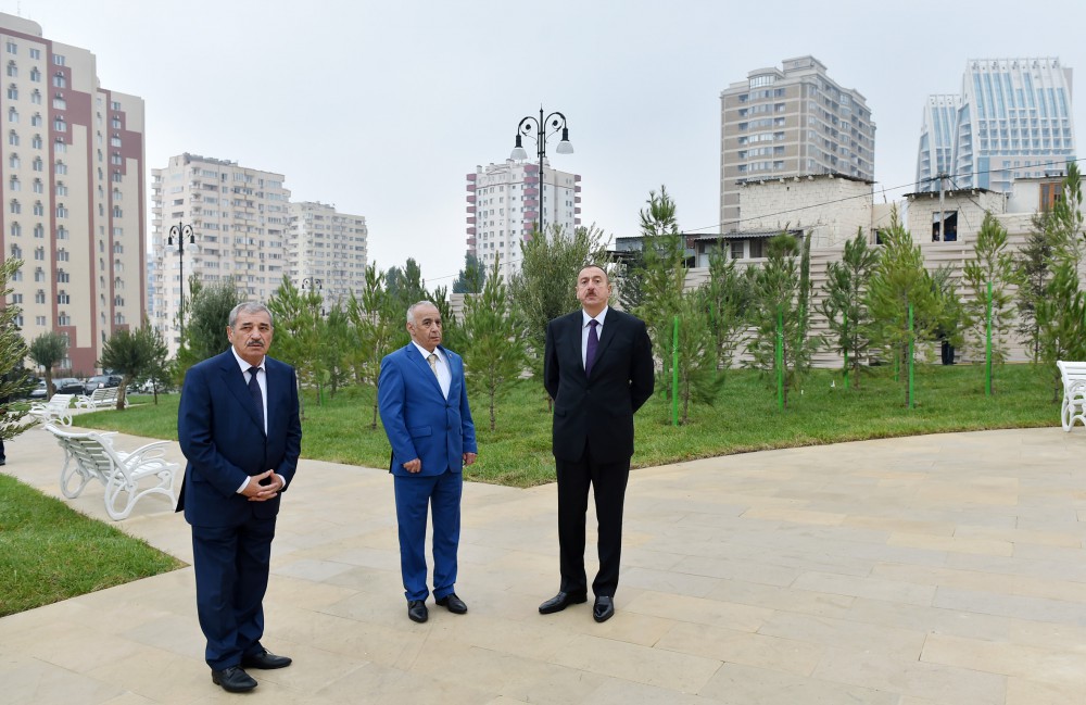Президент Ильхам Алиев принял участие в открытии ряда новых дорог и парков в Баку