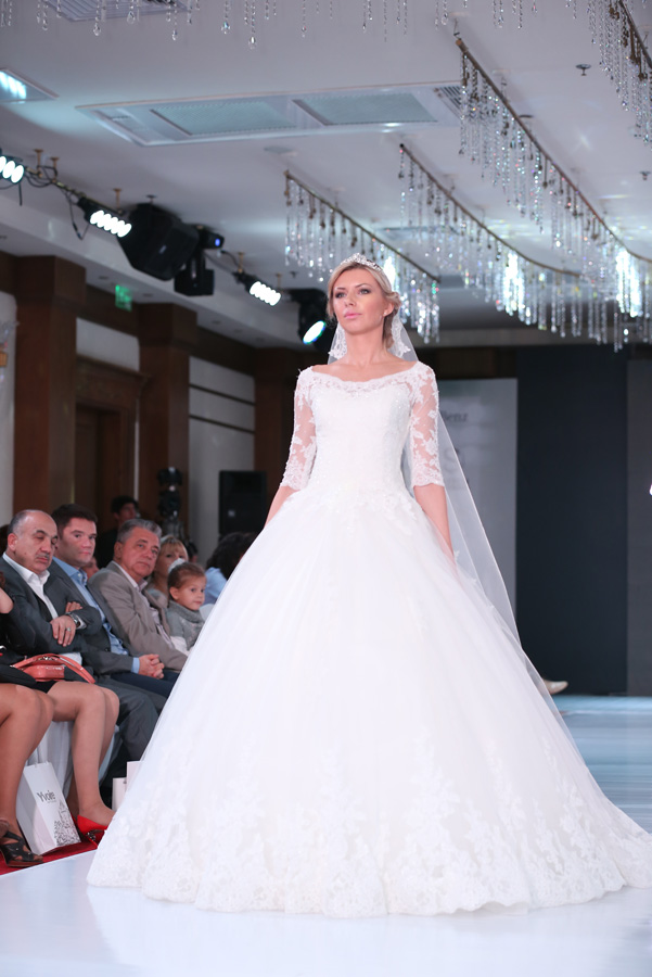 Свадебные и вечерние платья - "Baku Fashion Night 2015" (ФОТО)