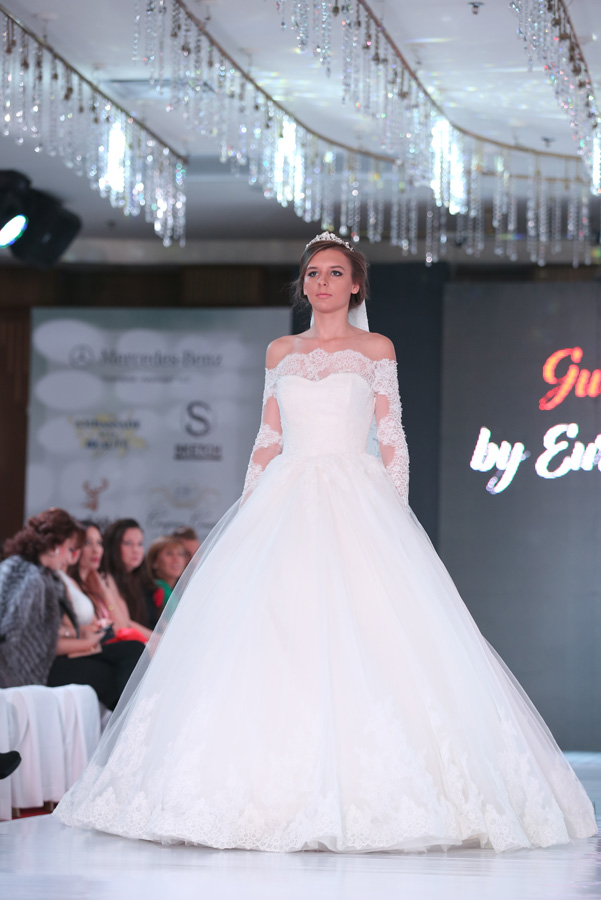 Свадебные и вечерние платья - "Baku Fashion Night 2015" (ФОТО)