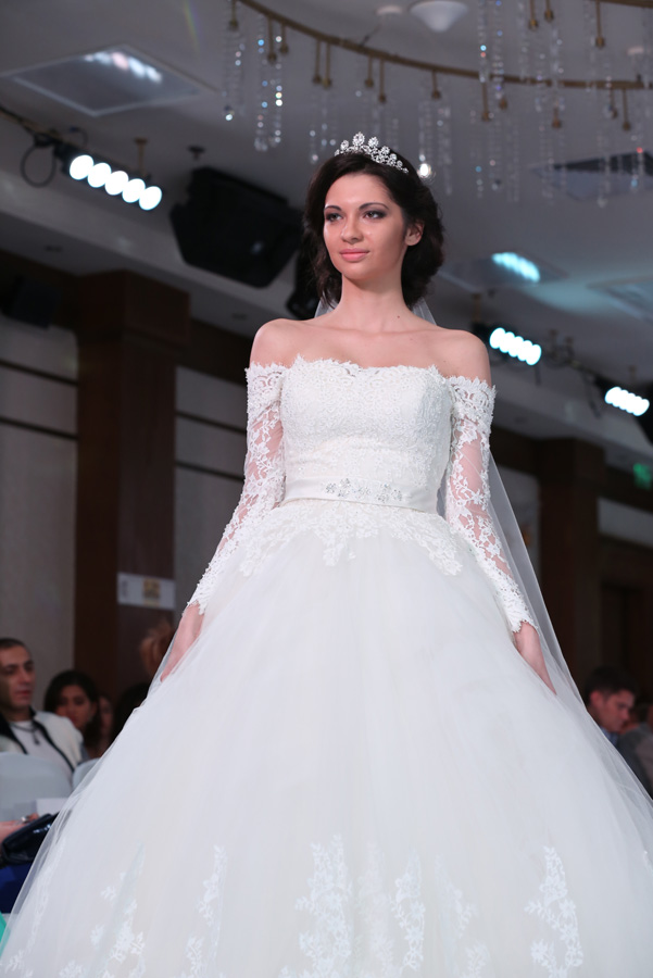 Свадебные и вечерние платья - "Baku Fashion Night 2015" (ФОТО)