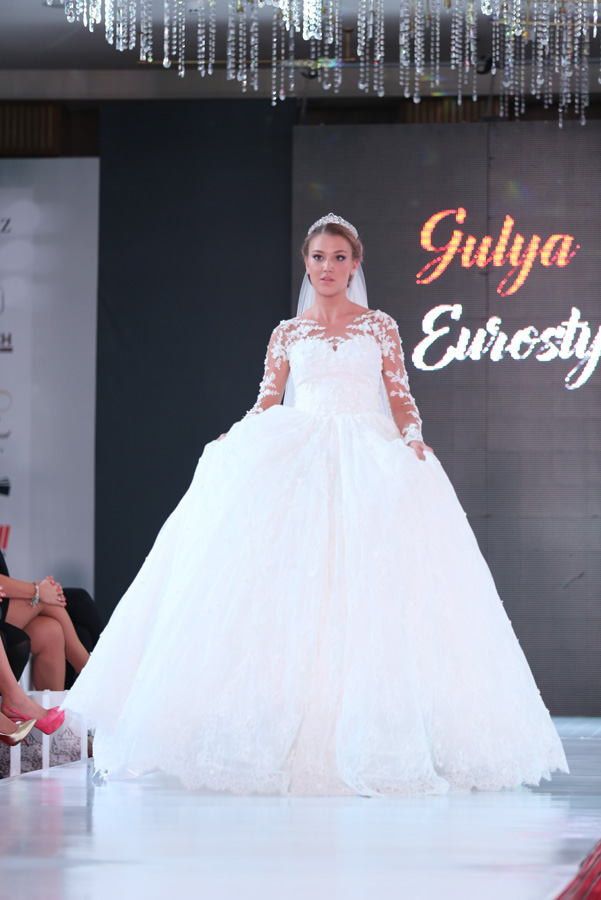 Свадебные и вечерние платья - "Baku Fashion Night 2015" (ФОТО)