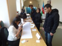 В Азербайджане высокая активность избирателей на парламентских выборах (ФОТО)