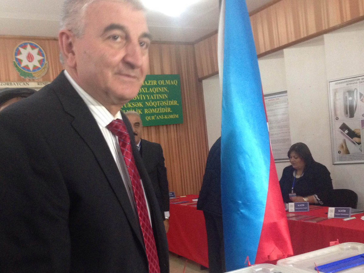 Глава ЦИК Азербайджана проголосовал на парламентских выборах