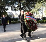 Azerbaijani president visits statue of national leader Heydar Aliyev in Tbilisi