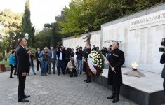 Президент Ильхам Алиев посетил Мемориал героев в Тбилиси (ФОТО)