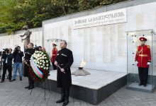 Президент Ильхам Алиев посетил Мемориал героев в Тбилиси (ФОТО)