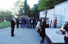 Президент Ильхам Алиев посетил Мемориал героев в Тбилиси (ФОТО)