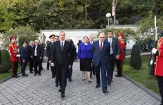 Президент Ильхам Алиев посетил Мемориал героев в Тбилиси (ФОТО)
