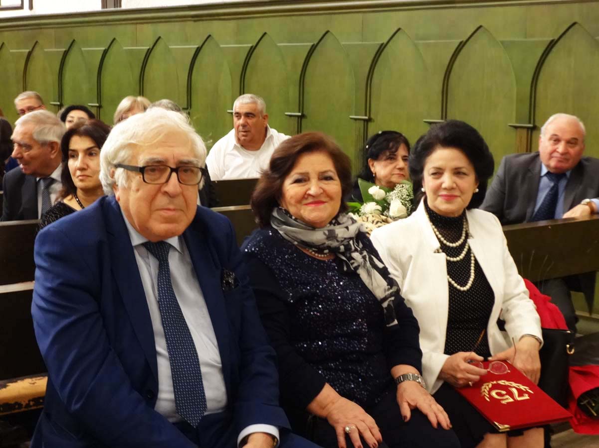 Рухангиз Гасымова стала ведущей на собственном юбилее (ФОТО)