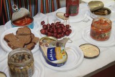 Латвийский министр в бакинском супермаркете (ФОТО)