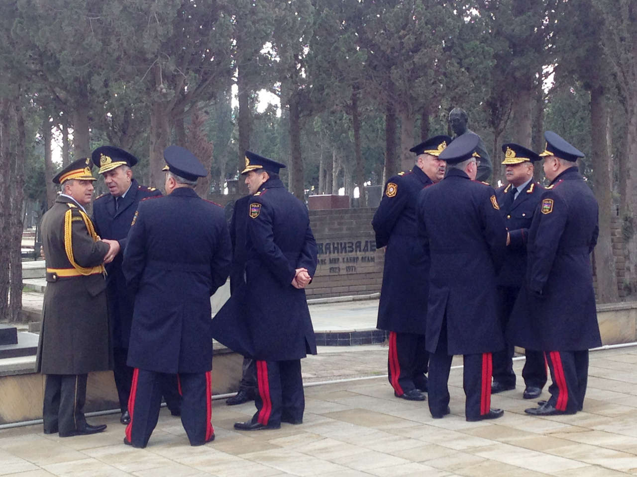 Azerbaijanis honor 2 police officers killed by terrorists (PHOTO)