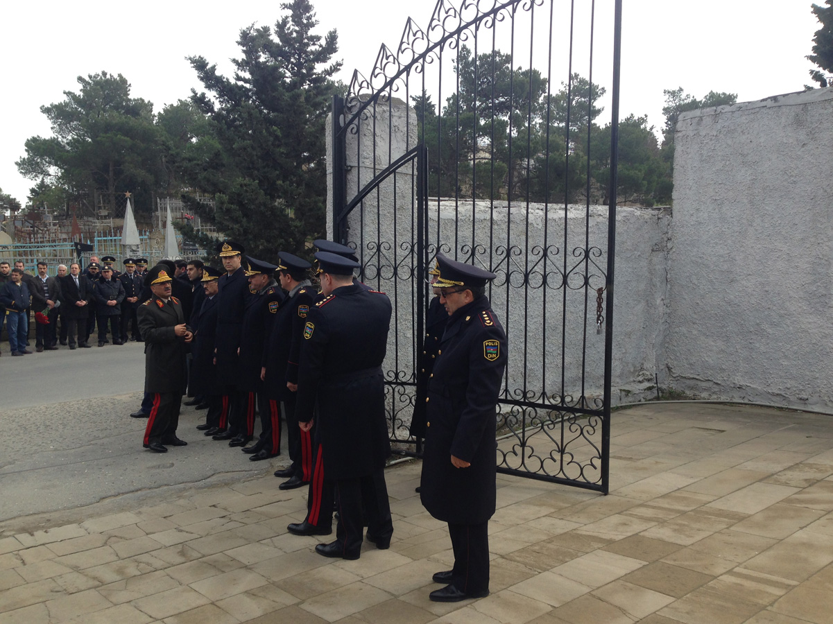 Azerbaijanis honor 2 police officers killed by terrorists (PHOTO)