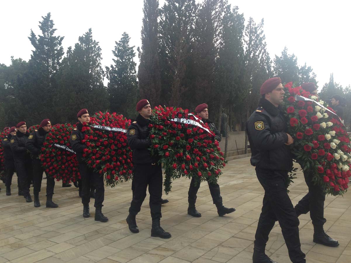 Azerbaijanis honor 2 police officers killed by terrorists (PHOTO)