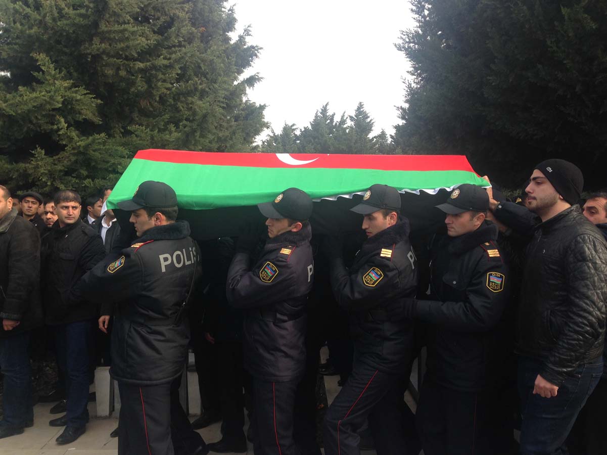 Azerbaijanis honor 2 police officers killed by terrorists (PHOTO)