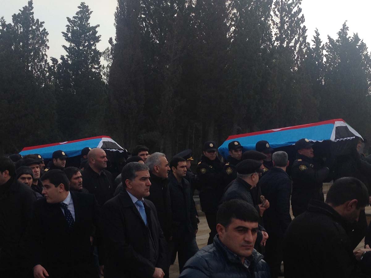 Azerbaijanis honor 2 police officers killed by terrorists (PHOTO)