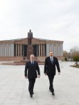 Президент Ильхам Алиев посетил  памятник общенациональному лидеру Гейдару Алиеву в Нахчыване (ФОТО)
